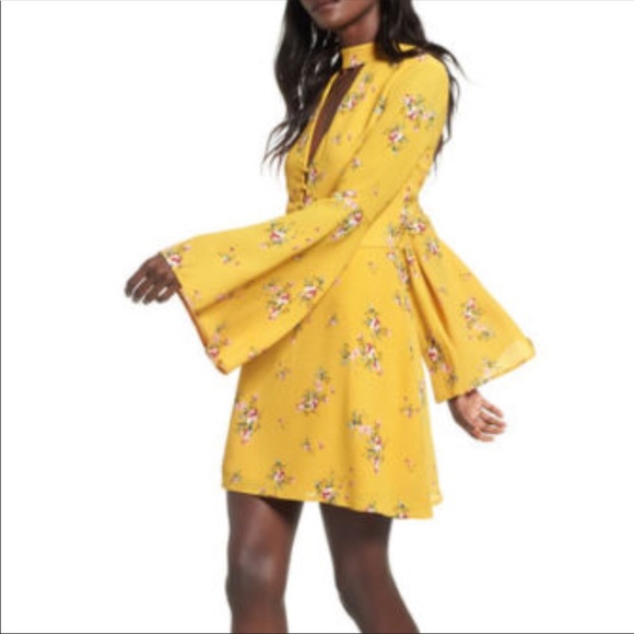 [Socialite] Harper Bell Sleeve Dress - Picture 2 of 3